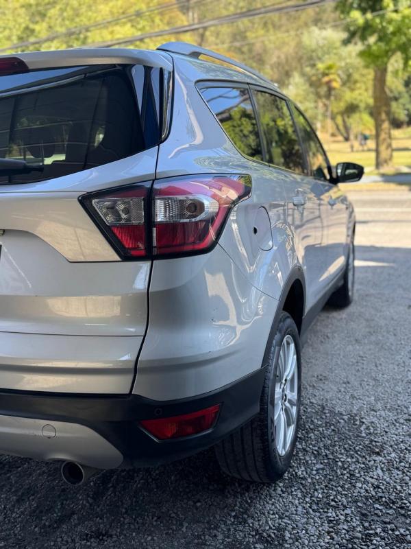 Ford Escape — foto 15 de 16
