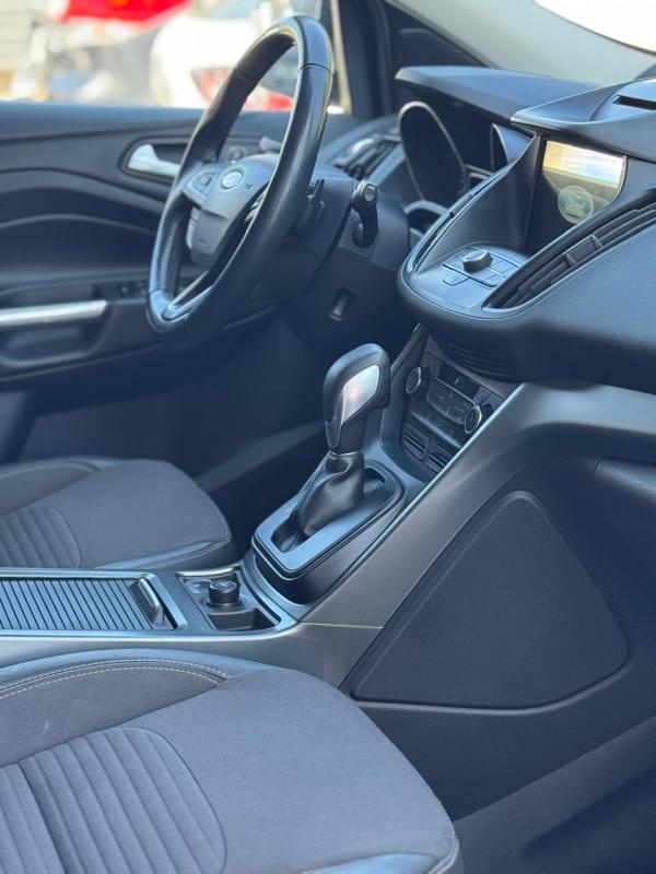 Ford Escape — foto 14 de 16