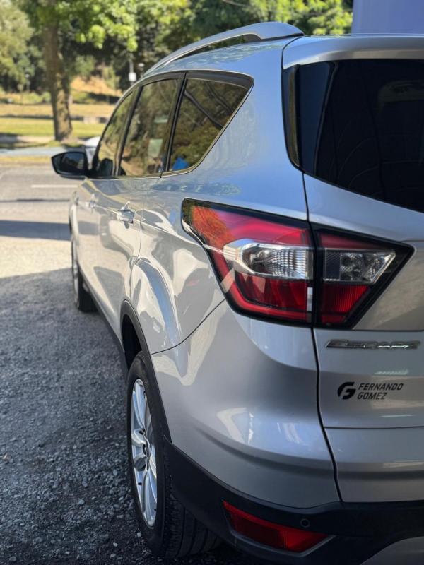 Ford Escape — foto 13 de 16