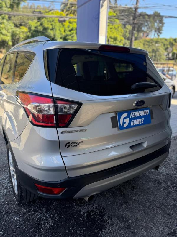Ford Escape — foto 11 de 16