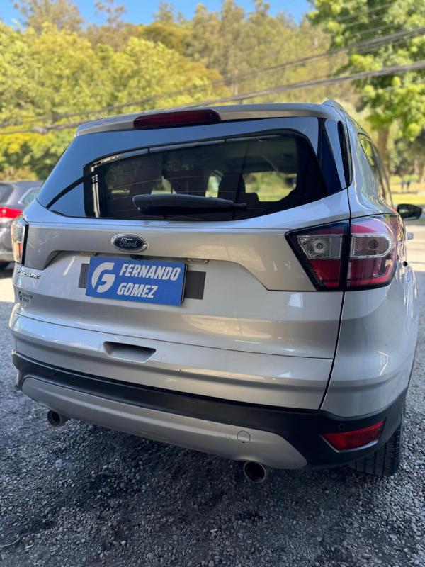 Ford Escape — foto 10 de 16