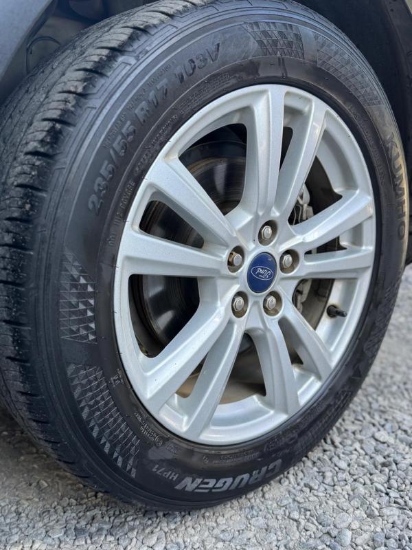 Ford Escape — foto 8 de 16