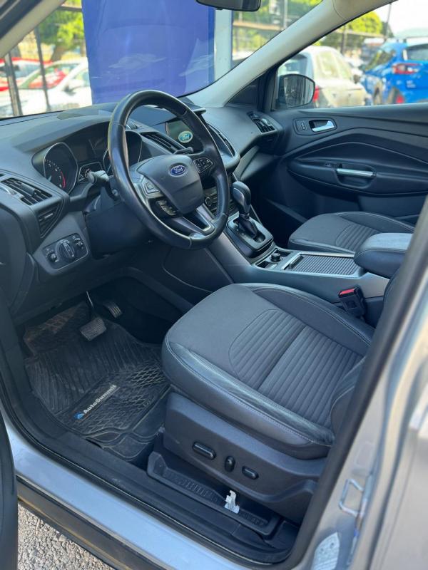 Ford Escape — foto 7 de 16