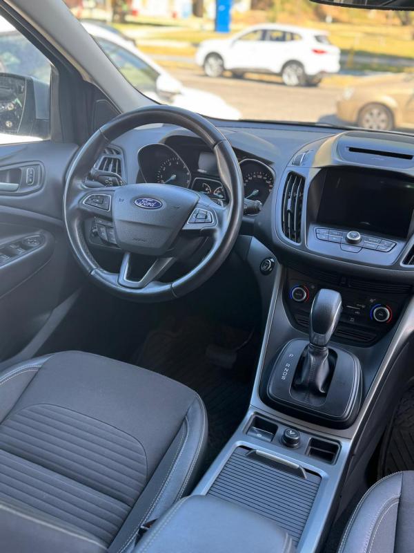 Ford Escape — foto 6 de 16