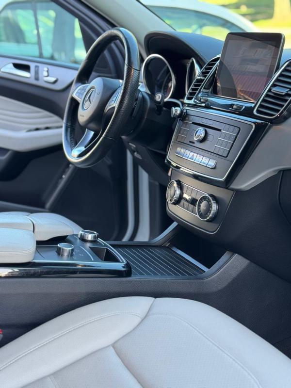 Mercedes-Benz Gle350 — foto 15 de 16