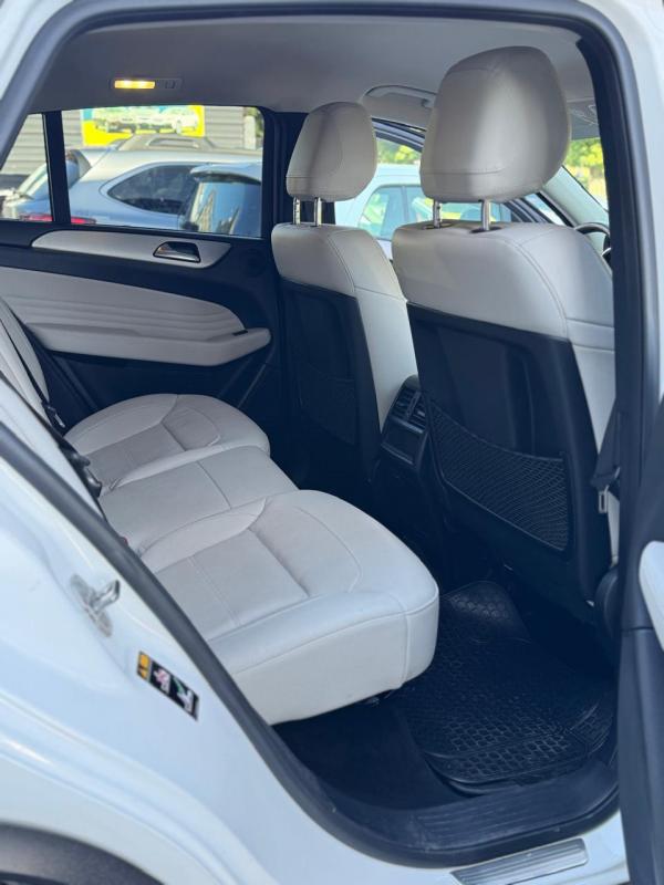 Mercedes-Benz Gle350 — foto 14 de 16