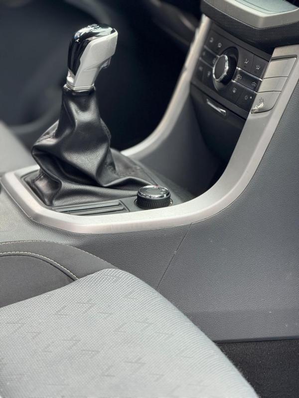 Maxus T60 — foto 5 de 13