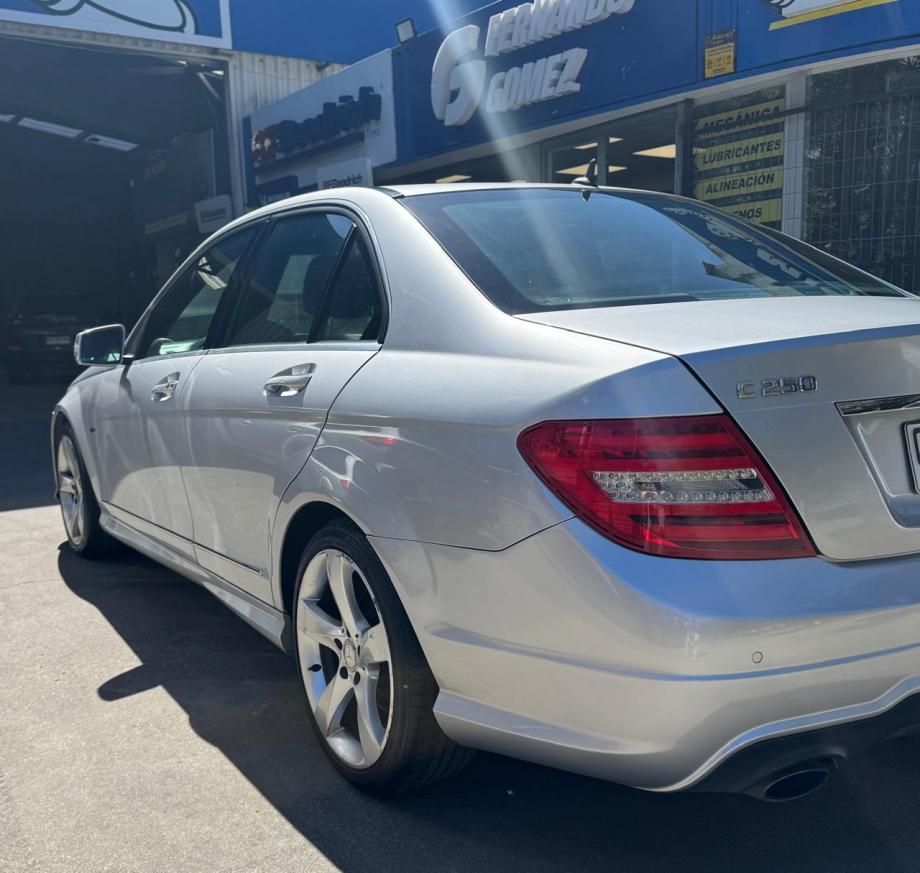 Mercedes-Benz C250 — foto 13 de 13