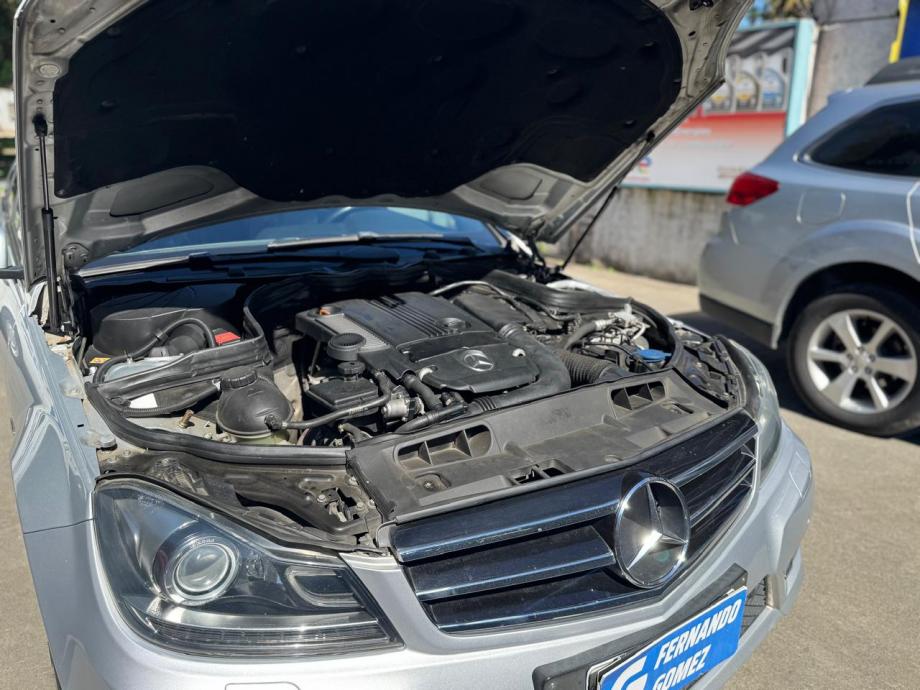 Mercedes-Benz C250 — foto 12 de 13