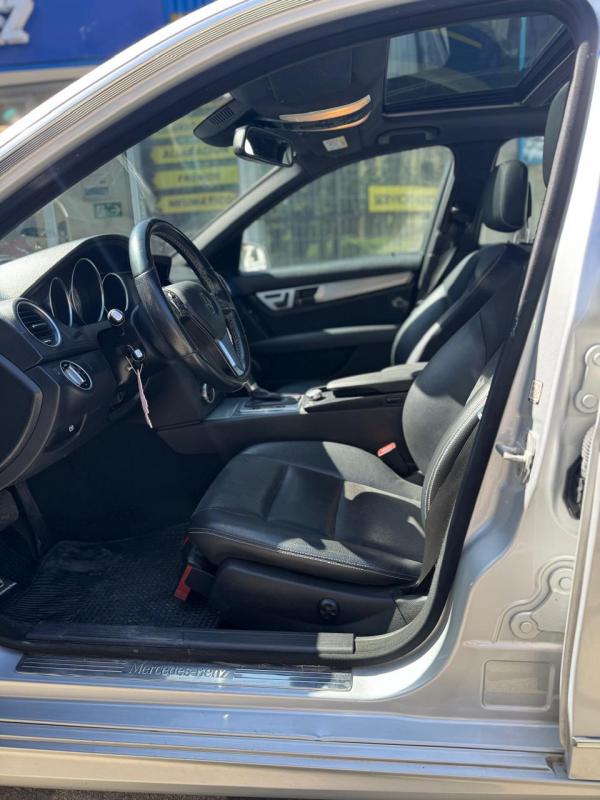Mercedes-Benz C250 — foto 10 de 13