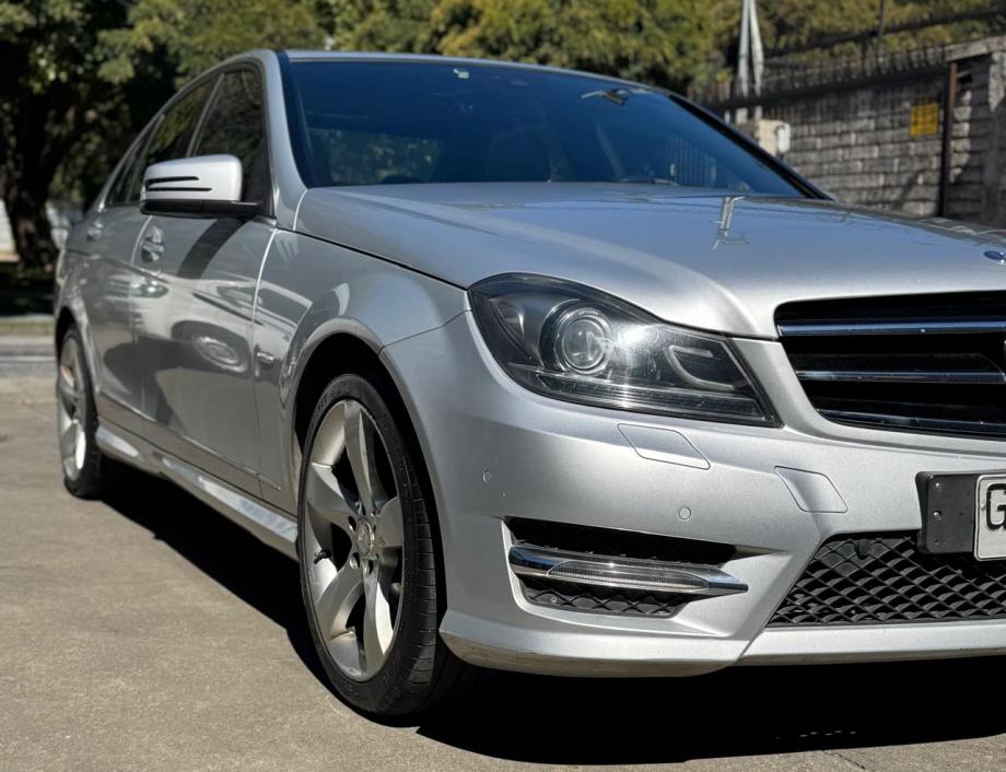 Mercedes-Benz C250 — foto 9 de 13