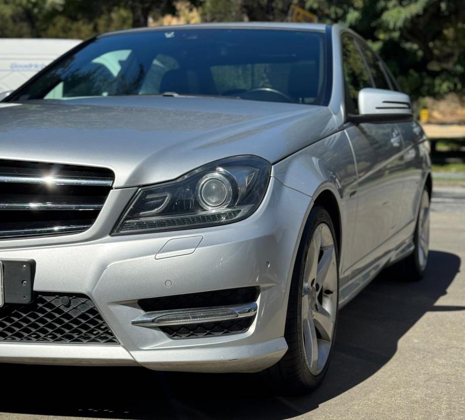 Mercedes-Benz C250 — foto 2 de 13