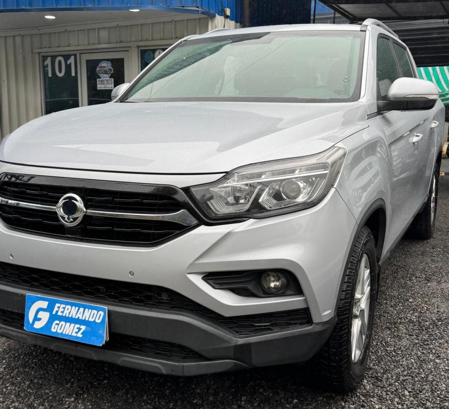 SsangYong Musso Dcab — foto 15 de 17