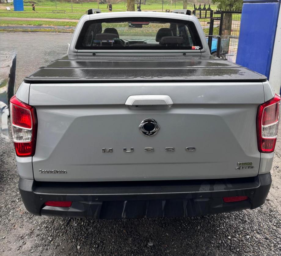 SsangYong Musso Dcab — foto 10 de 17