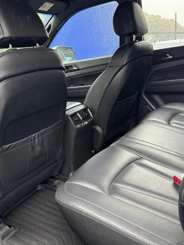 SsangYong Musso Dcab — foto 5 de 17