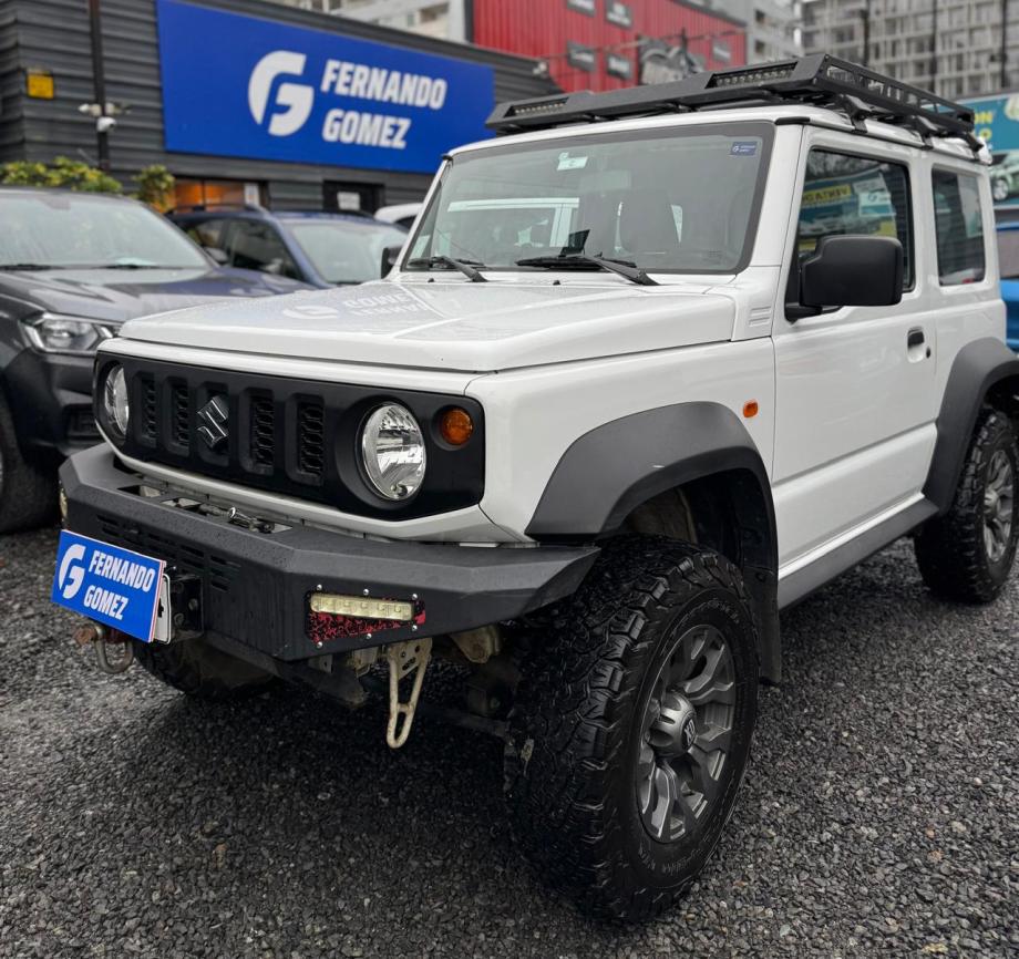 Suzuki Jimny — foto 14 de 17