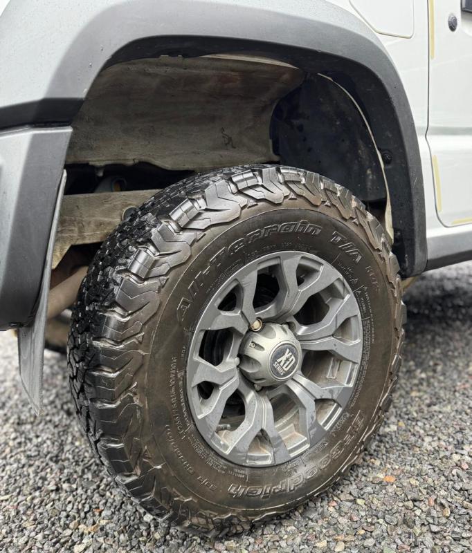 Suzuki Jimny — foto 13 de 17