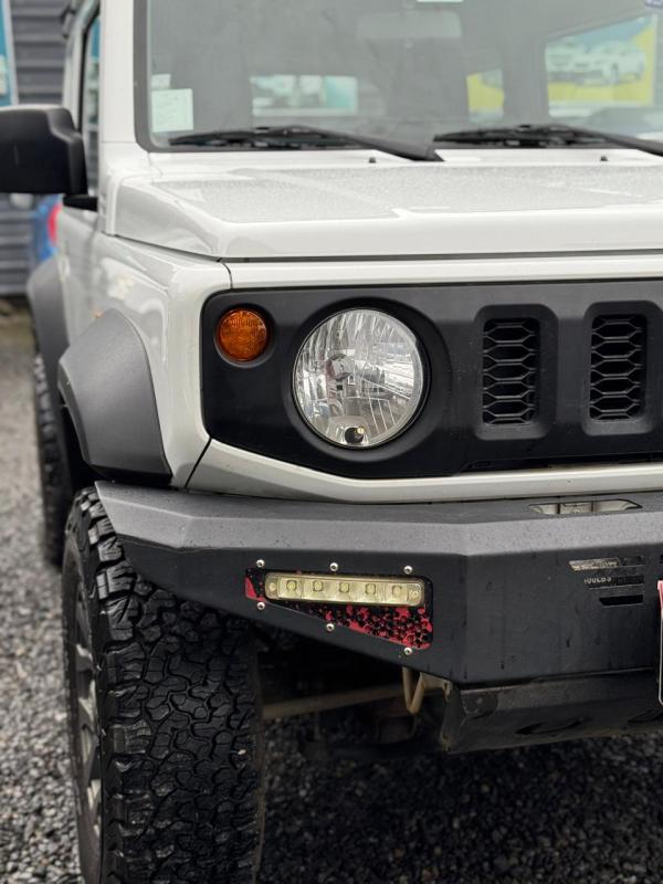 Suzuki Jimny — foto 12 de 17
