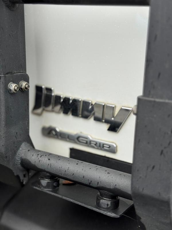 Suzuki Jimny — foto 10 de 17