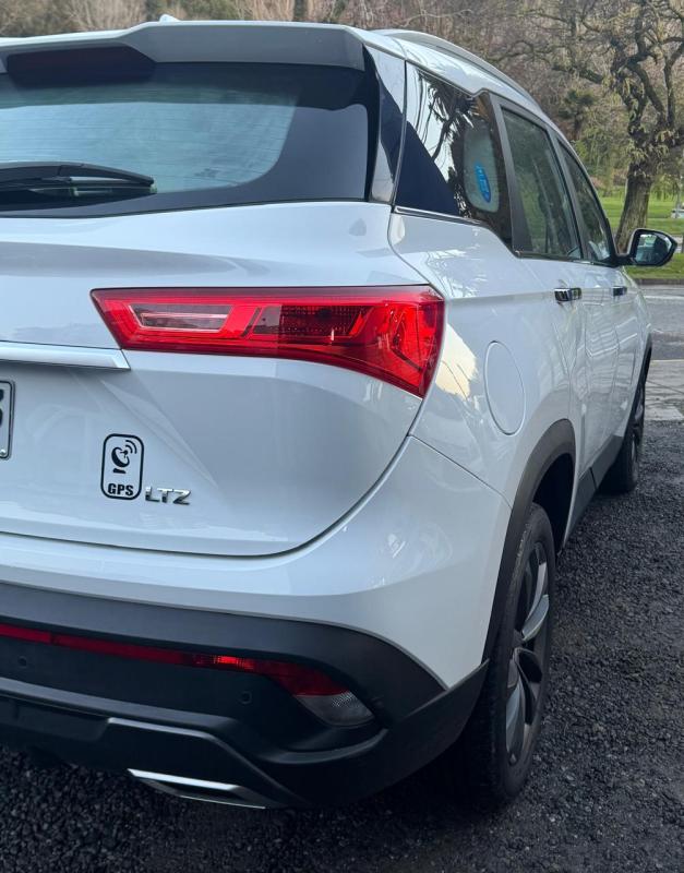 Chevrolet Captiva — foto 9 de 17